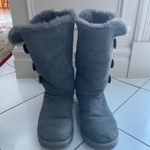 Side button UGG boots